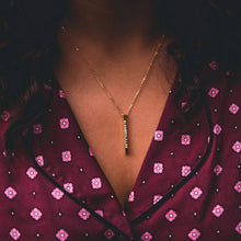 Charger l'image dans la galerie, <p style="color:#8650B0";><b>PERSONNALISÉ</b></p>Collier Prénom Arabe Vertical 3D
